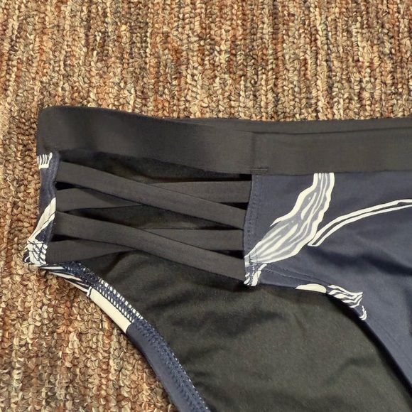 NWT Athleta Fiore Strappy Bikini Bottom Size Medium - Picture 5 of 9